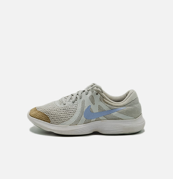Nike Revolution 4